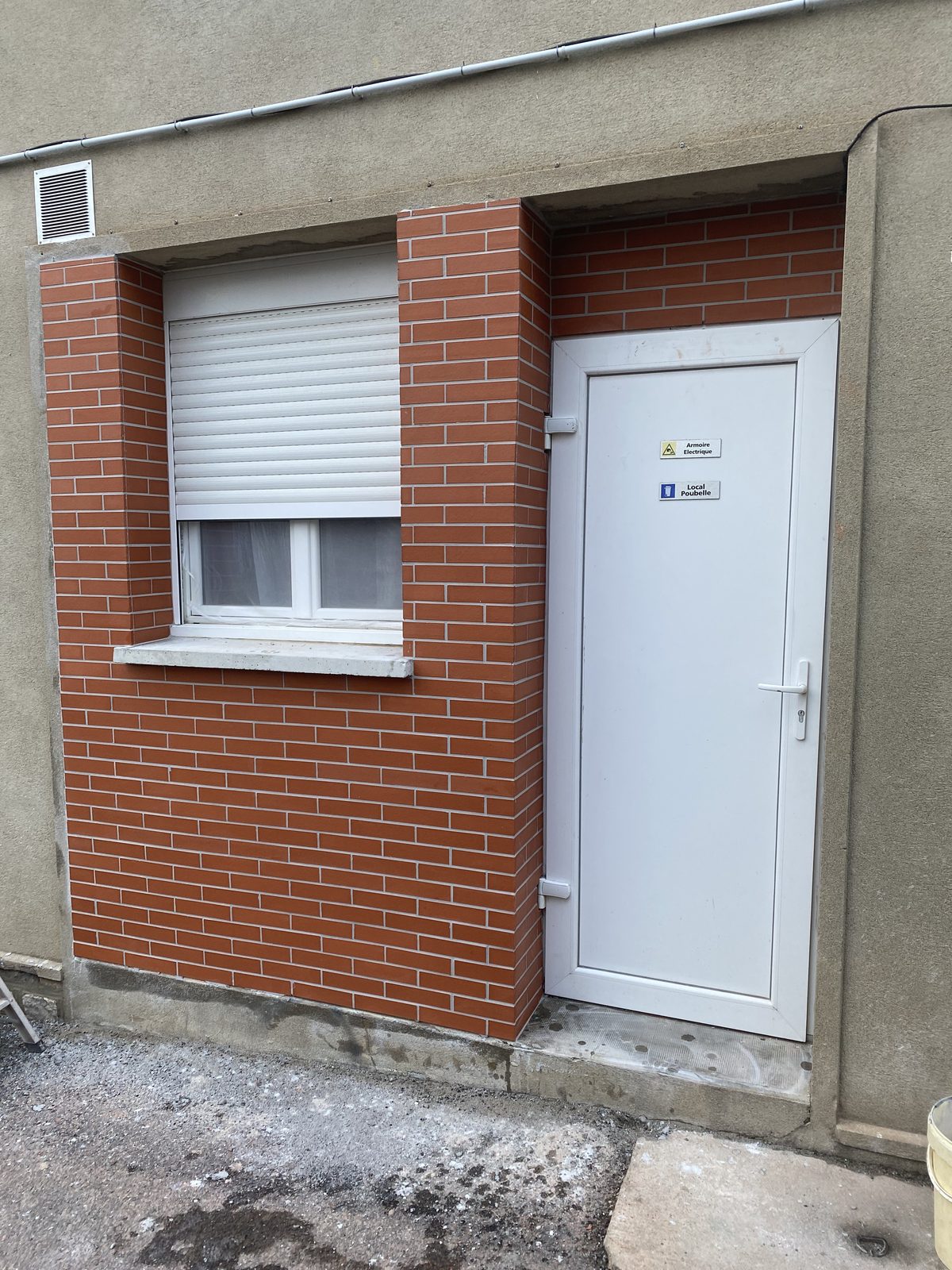 Revêtement mural brique en façade extérieure dans le Tarn par TNR Carrelage